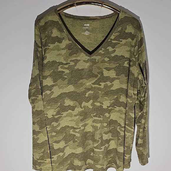 Camo Long Sleeve V-Neck Green Camo‎ Tee Shirt. Size 2X. - Picture 1 of 6